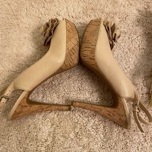 🛑 Nine West yellow size 8 OR tan size 9 flower Nine West  Yellow sold. Tan left